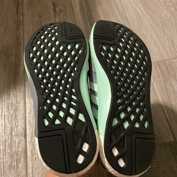 Women’s Adidas boost mint green, gray and white sneakers size 6.5 - Picture 4 of 5